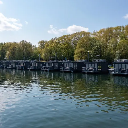 Houseboat Mookerplas With A View, Cleaning Included Botel