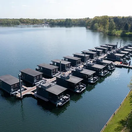 Houseboat Mookerplas With A View, Cleaning Included Botel *