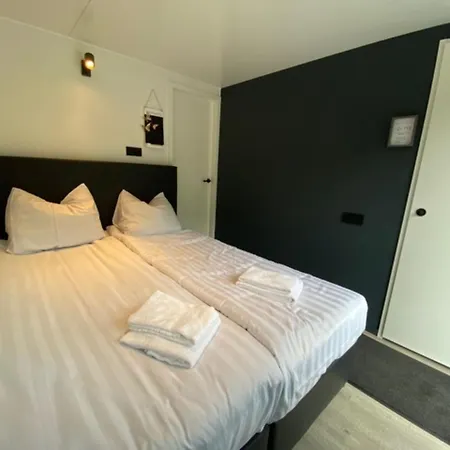 Luxury Houseboat With Beautiful Views, Cleaning Included