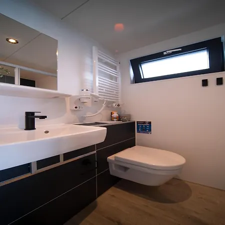 Houseboat Mookerplas With A View, Cleaning Included *