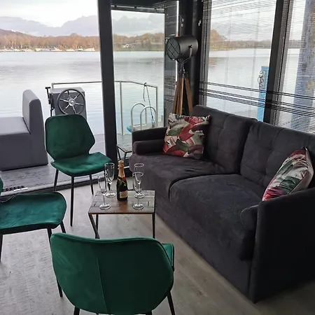 Botel Houseboat Mookerplas With A View, Cleaning Included
